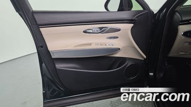 Genesis GV70 2021 — Şəkil 31/34