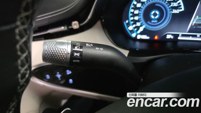 Genesis GV70 2021 — Şəkil 28/34
