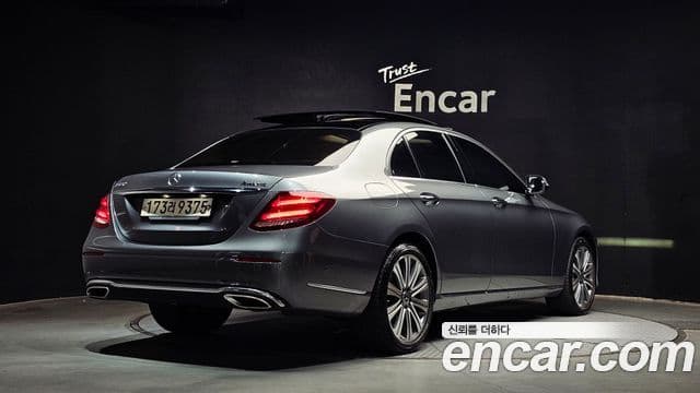 Mercedes-Benz E-Class 2020 — ფოტო 2/20