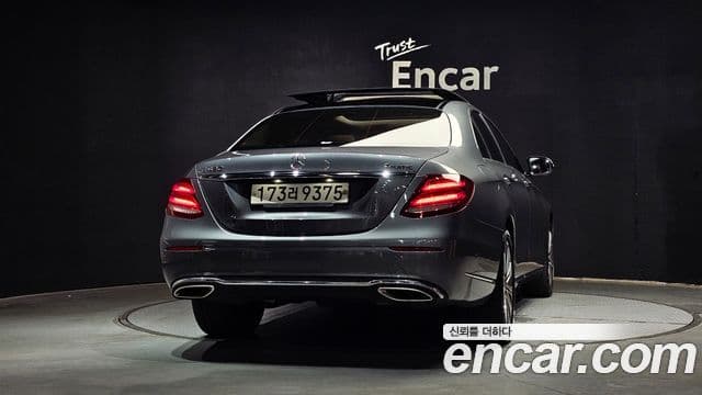 Mercedes-Benz E-Class 2020 — ფოტო 4/20