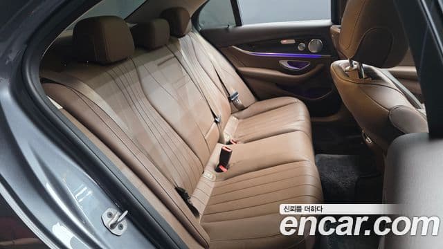 Mercedes-Benz E-Class 2020 — ფოტო 11/20