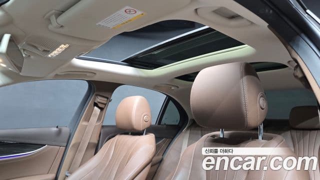 Mercedes-Benz E-Class 2020 — ფოტო 17/20