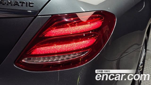 Mercedes-Benz E-Class 2020 — Şəkil 24/30