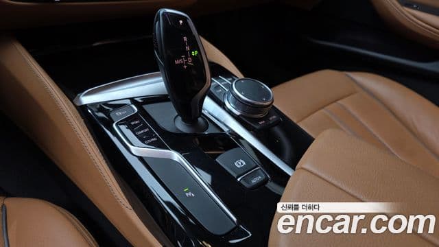 BMW 5 Series 2019 — Şəkil 9/20