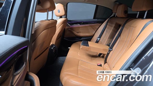 BMW 5 Series 2019 — Şəkil 12/20