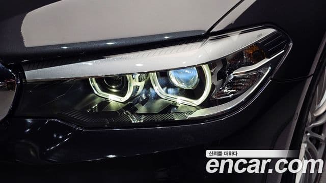 BMW 5 Series 2019 — Photo 6/31