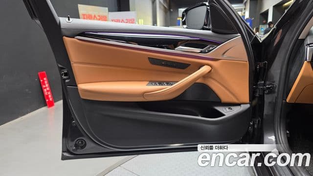 BMW 5 Series 2019 — Photo 22/31