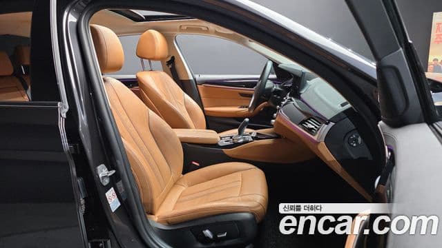 BMW 5 Series 2019 — Photo 27/31