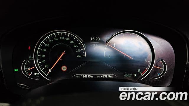 BMW 5 Series 2018 — Şəkil 8/20