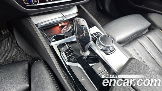 BMW 5 Series 2018 — Şəkil 9/20