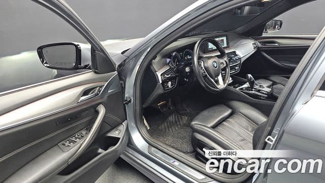 BMW 5 Series 2018 — Şəkil 10/20
