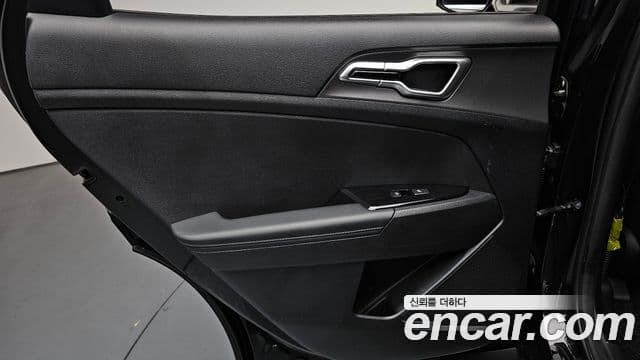 Kia Sportage 2023 — Photo 8/37
