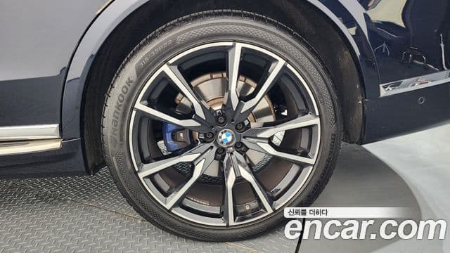 BMW X7 2022 — Şəkil 18/40