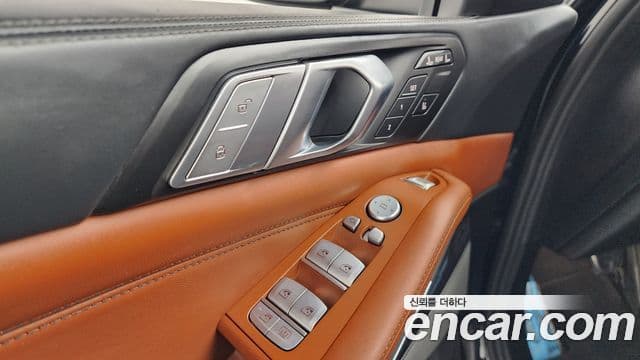 BMW X7 2022 — Şəkil 34/40