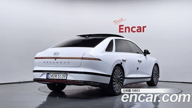Hyundai Grandeur 2023 — ფოტო 2/20