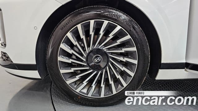 Hyundai Grandeur 2023 — ფოტო 5/20