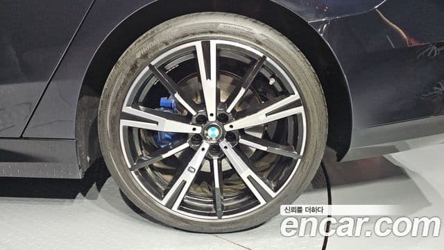 BMW 5 Series 2025 — Photo 13/33