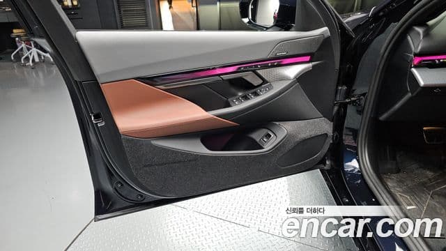 BMW 5 Series 2025 — Photo 20/33