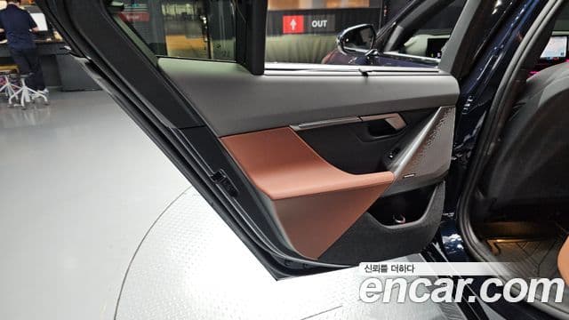 BMW 5 Series 2025 — Photo 7/33