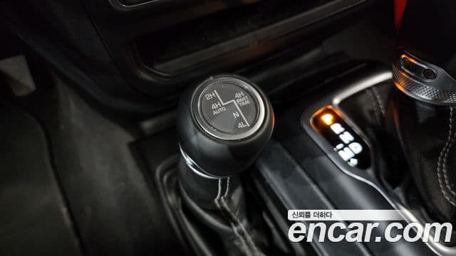 Jeep Wrangler 2018 — ფოტო 20/20