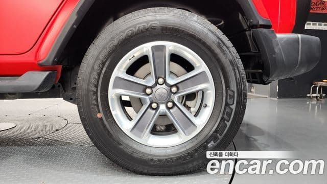 Jeep Wrangler 2018 — ფოტო 13/34