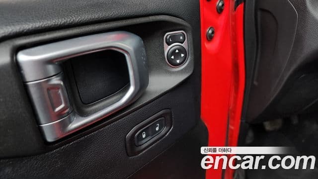 Jeep Wrangler 2018 — ფოტო 7/34