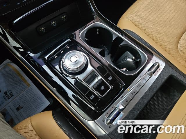Kia Carnival 2021 — ფოტო 8/20