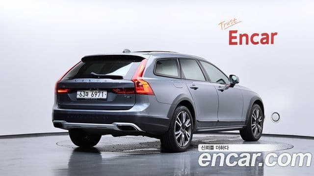 Volvo V90 Cross Country 2018 — ფოტო 2/20