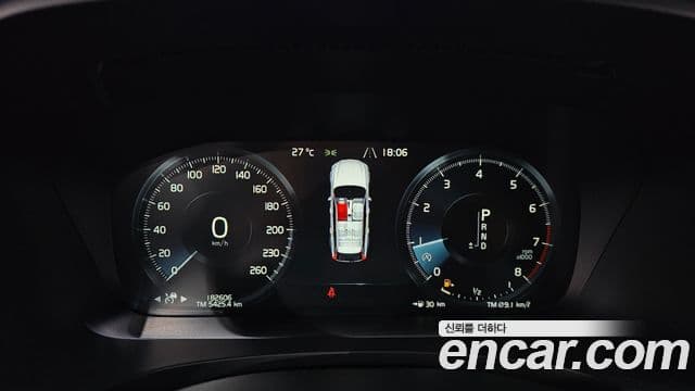 Volvo V90 Cross Country 2018 — ფოტო 8/20