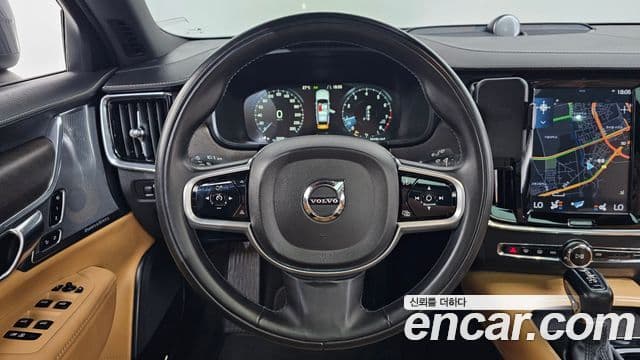 Volvo V90 Cross Country 2018 — ფოტო 13/20