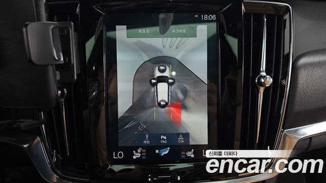 Volvo V90 Cross Country 2018 — ფოტო 14/20