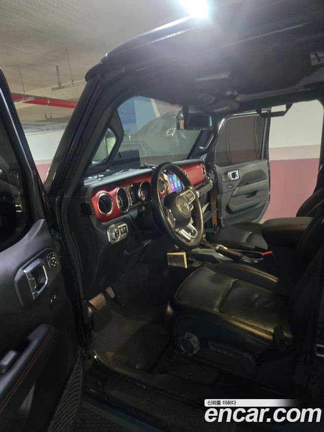 Jeep Wrangler 2021 — ფოტო 5/20