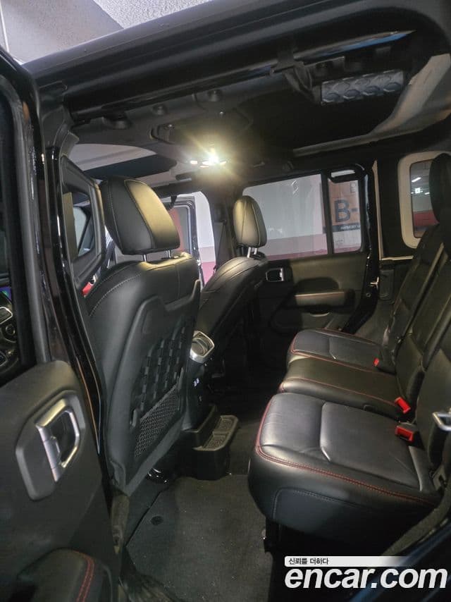 Jeep Wrangler 2021 — ფოტო 6/20
