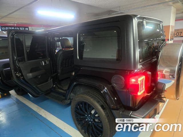Jeep Wrangler 2021 — ფოტო 8/20