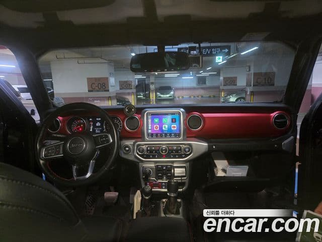 Jeep Wrangler 2021 — ფოტო 14/20