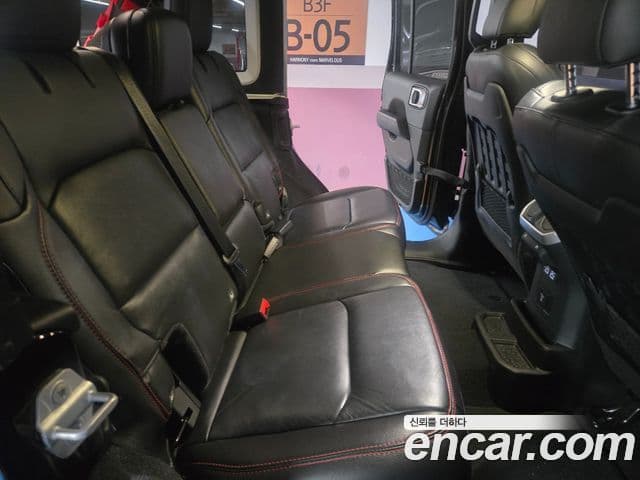 Jeep Wrangler 2021 — ფოტო 15/20
