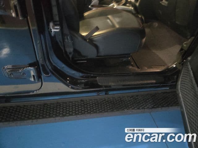 Jeep Wrangler 2021 — ფოტო 18/20