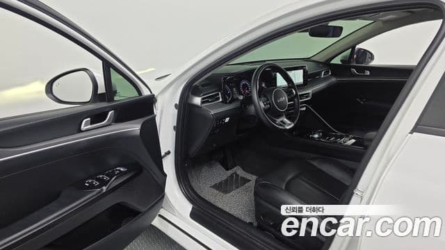 Kia K5 2022 — Şəkil 10/20