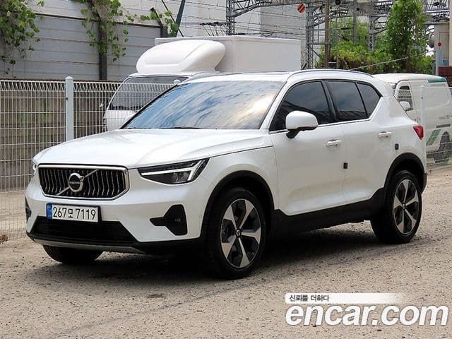 Volvo XC40 2022 — Şəkil 1/20