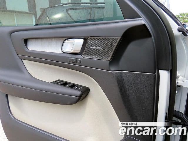 Volvo XC40 2022 — Şəkil 10/20