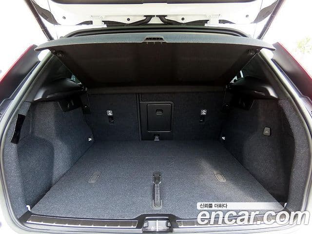 Volvo XC40 2022 — Şəkil 16/20