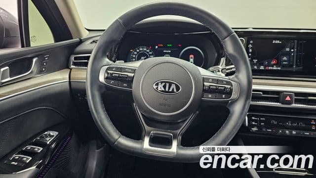 Kia K5 2020 — ფოტო 14/20