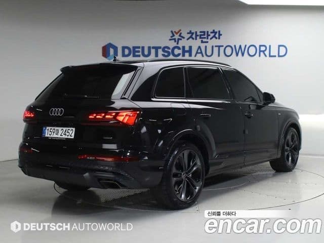 Audi Q7 2025 — Фото 1/20