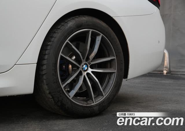 BMW 5 Series 2022 — Şəkil 2/11