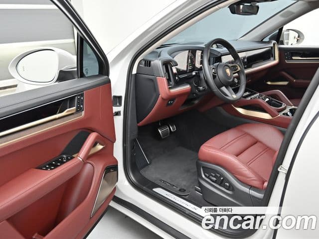 Porsche Cayenne 2025 — ფოტო 11/20