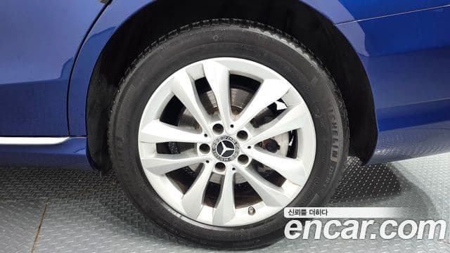 Mercedes-Benz C-Class 2019 — Şəkil 22/30