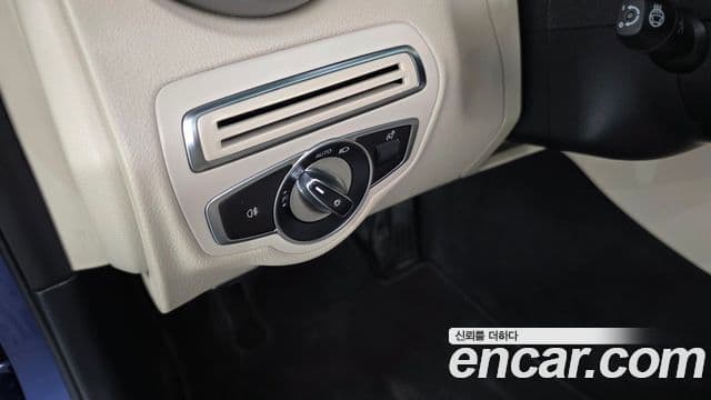 Mercedes-Benz C-Class 2019 — Şəkil 17/30