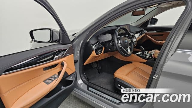 BMW 5 Series 2022 — Şəkil 10/20