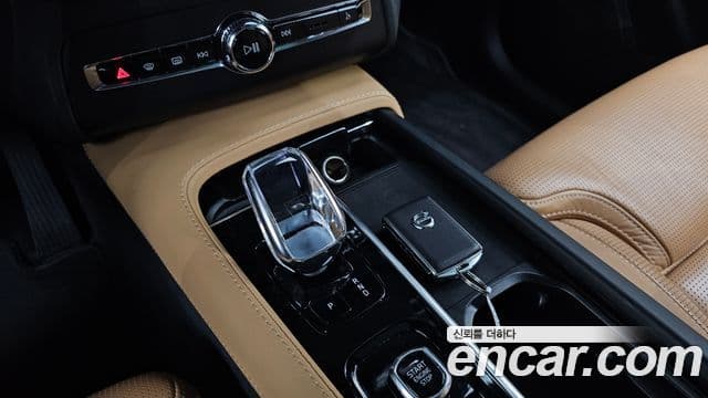 Volvo XC90 2022 — Şəkil 9/20