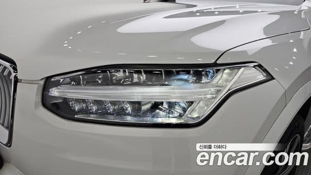 Volvo XC90 2022 — Photo 17/35